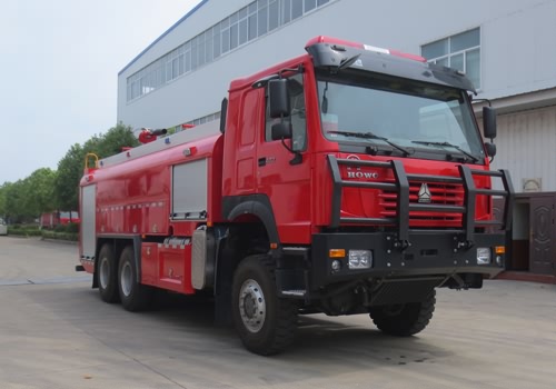 重汽四驅越野9.1噸泡沫消防車(chē)