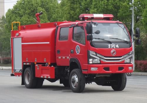 東風(fēng)四驅越野4.5噸水罐消防車(chē)